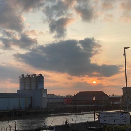 Spacious One Bedroom Flat With River View, 1E Great Yarmouth Esterno foto