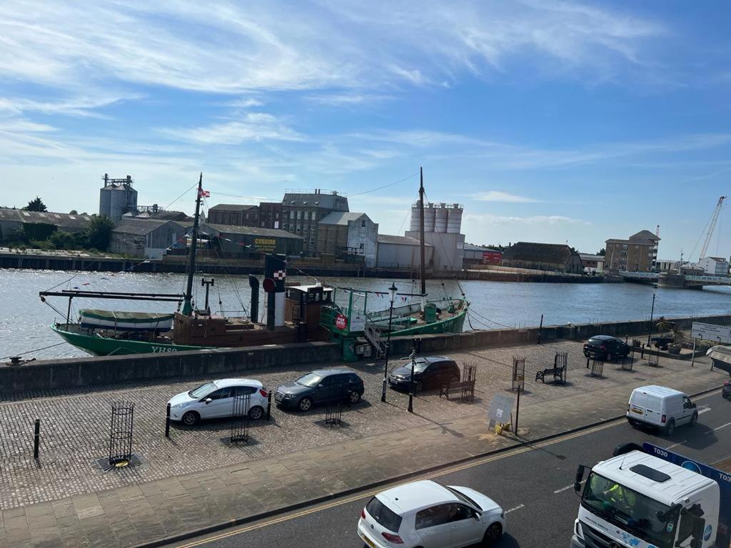 Spacious One Bedroom Flat With River View, 1E Great Yarmouth Esterno foto