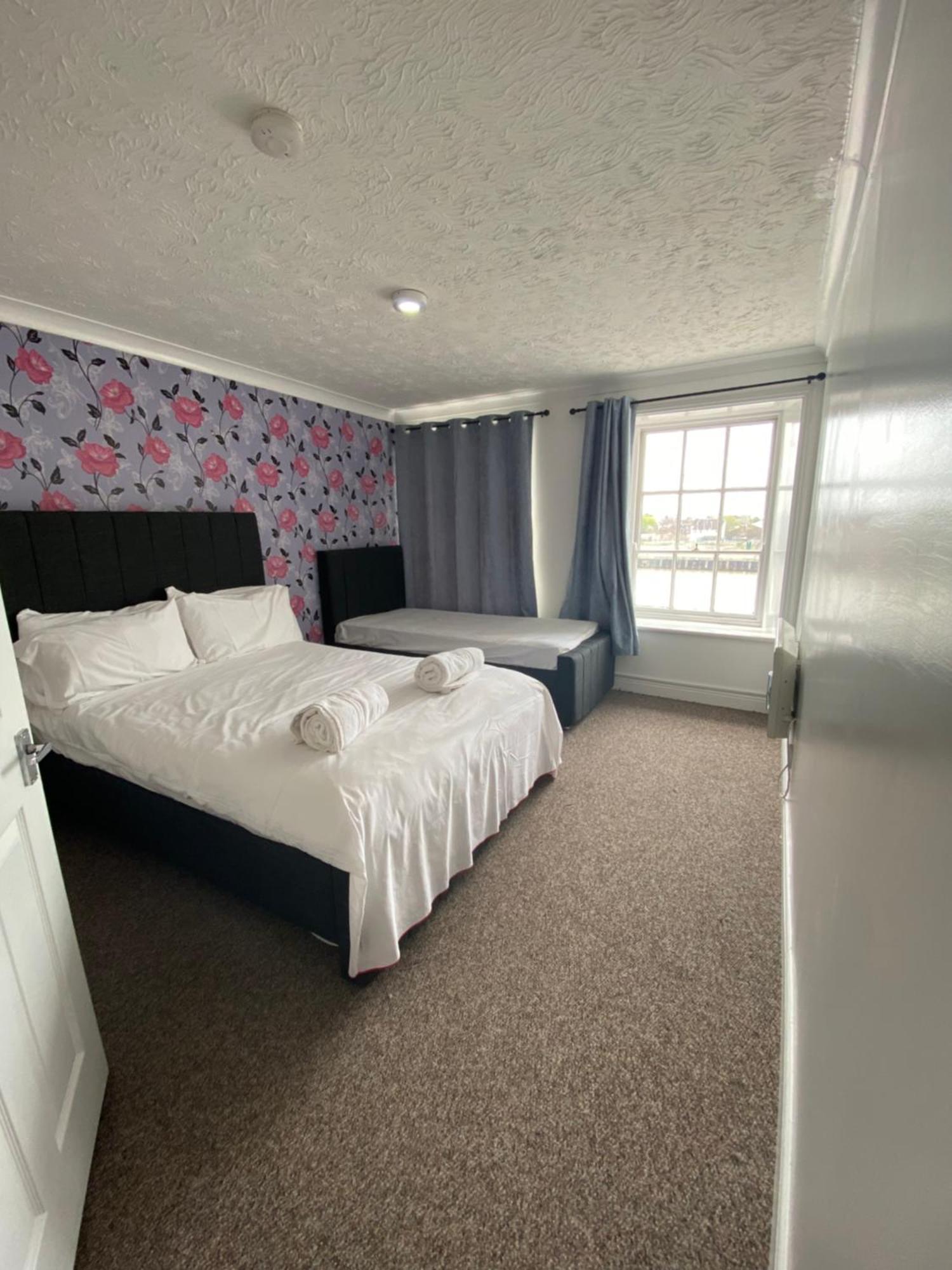 Spacious One Bedroom Flat With River View, 1E Great Yarmouth Esterno foto